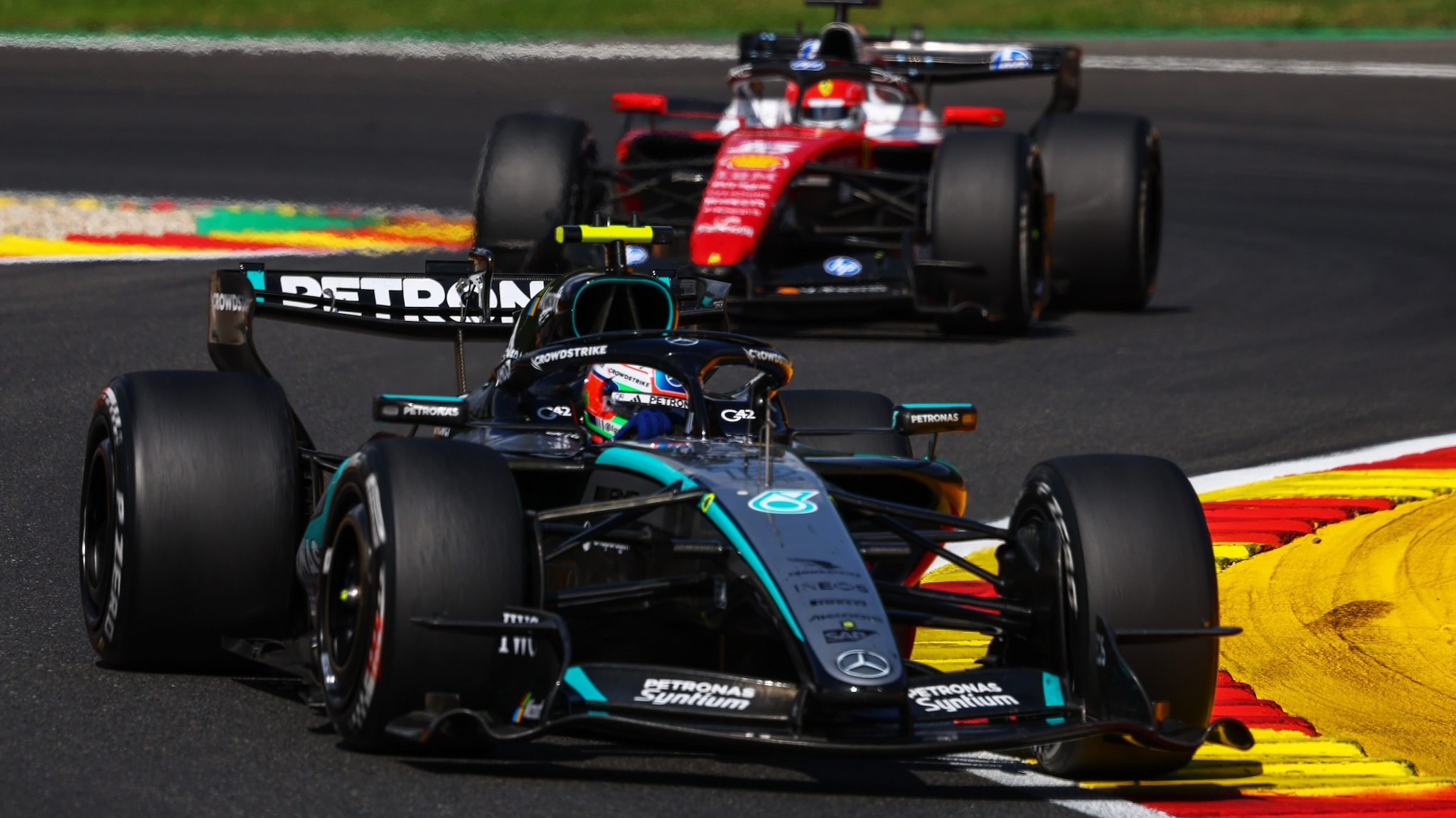 Mercedes trema mentre Kimi Antonelli vince a Spa: il team radio sui track limits svela la paura del muretto