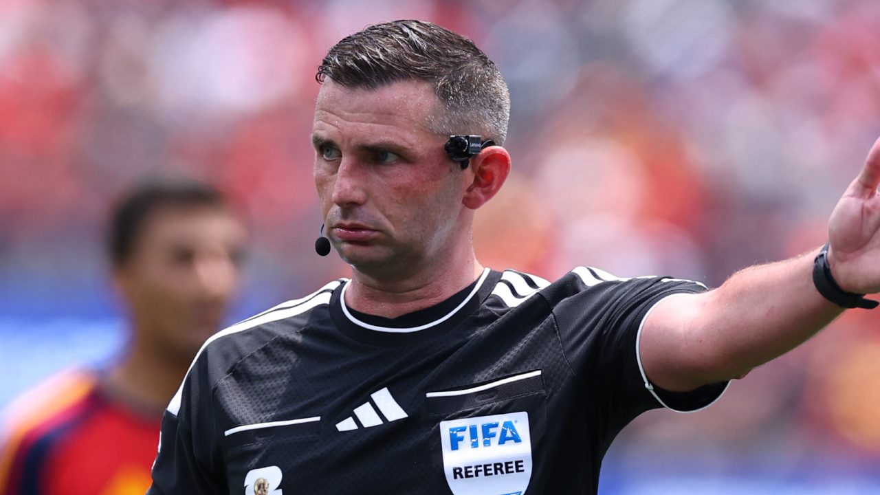 Perché la FIFA vieta agli arbitri inglesi di dirigere l'Argentina ai Mondiali: è il peso della Storia