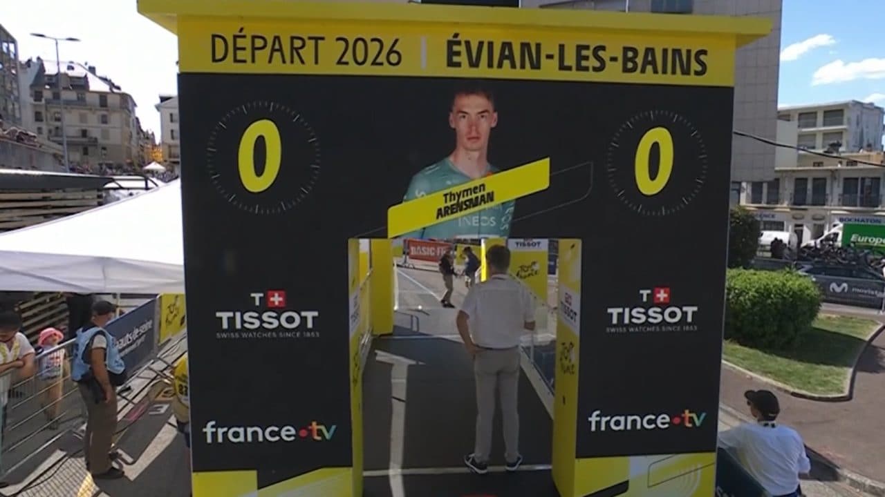 Clamoroso al Tour de France, Arensman non si presenta al via: il countdown scade e la pedana è vuota
