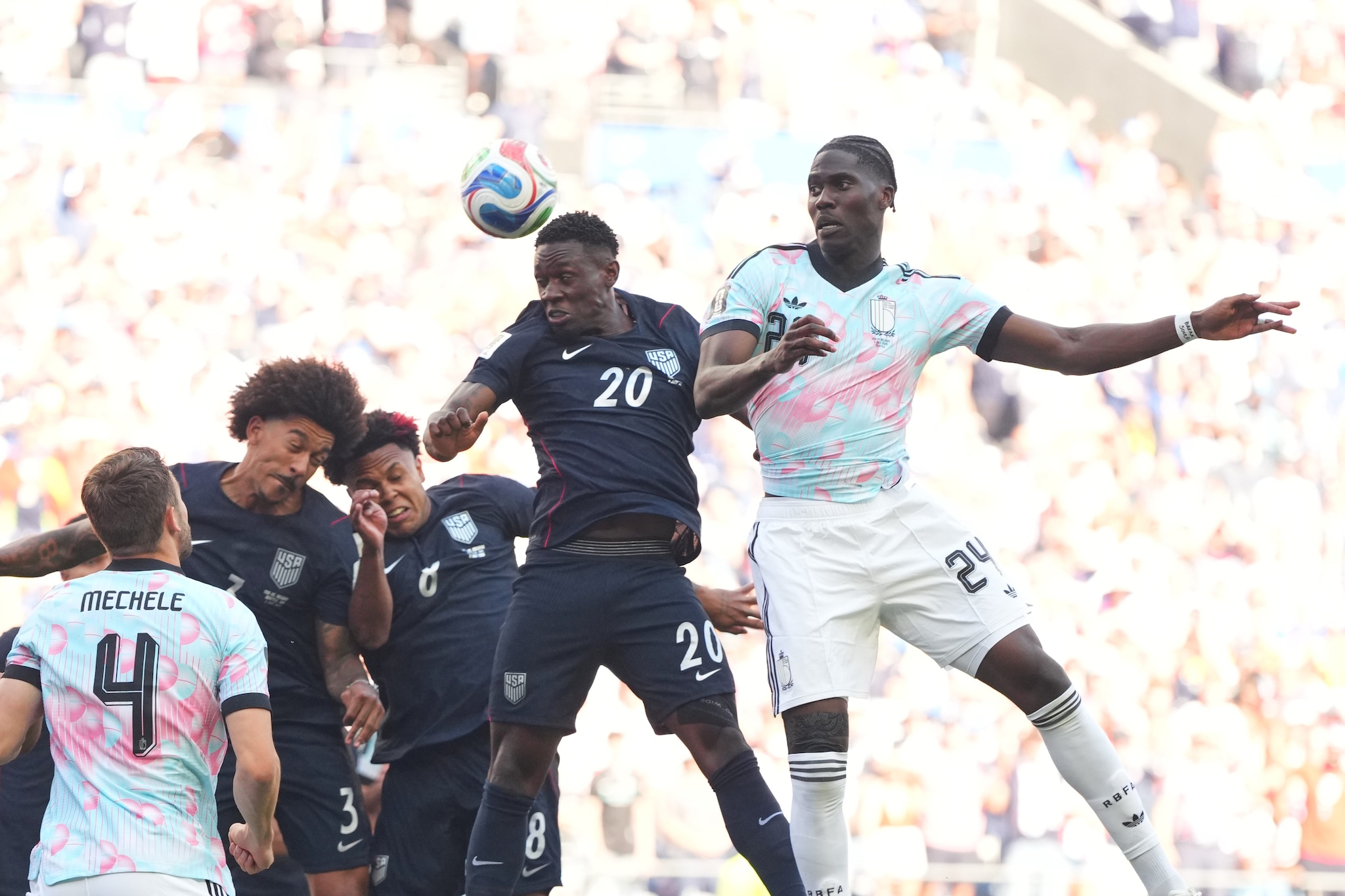 Balogun durante la partita Stati Uniti–Belgio degli ottavi dei Mondiali.