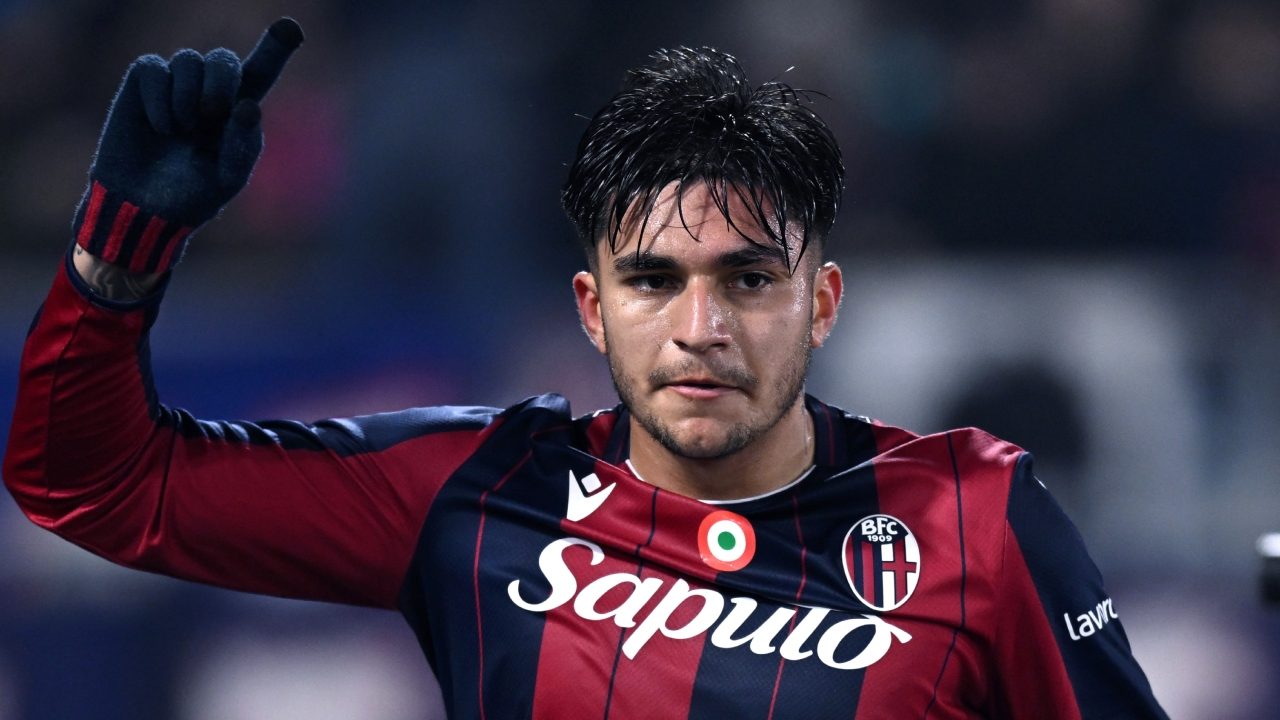 Calciomercato, news di oggi in diretta: Castro alla Roma, 35 milioni più Dovbyk. Juve su Stones. Derby Gala-Fenerbahce per Leao