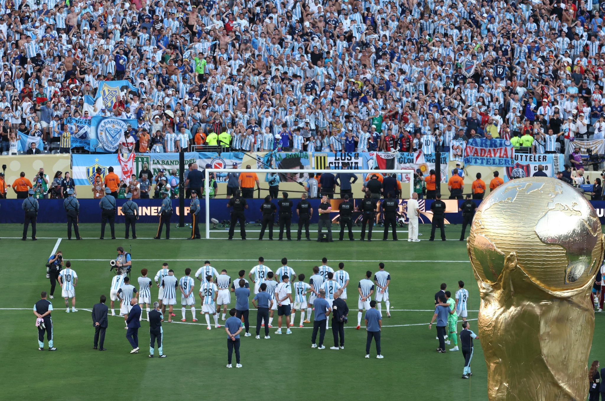 La delusione dell'Argentina sotto la curva dei propri tifosi