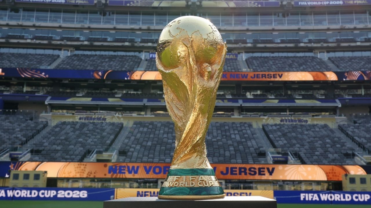 Come è fatta la Coppa del Mondo e quanto vale il trofeo, ideato da un italiano: non è tutto oro