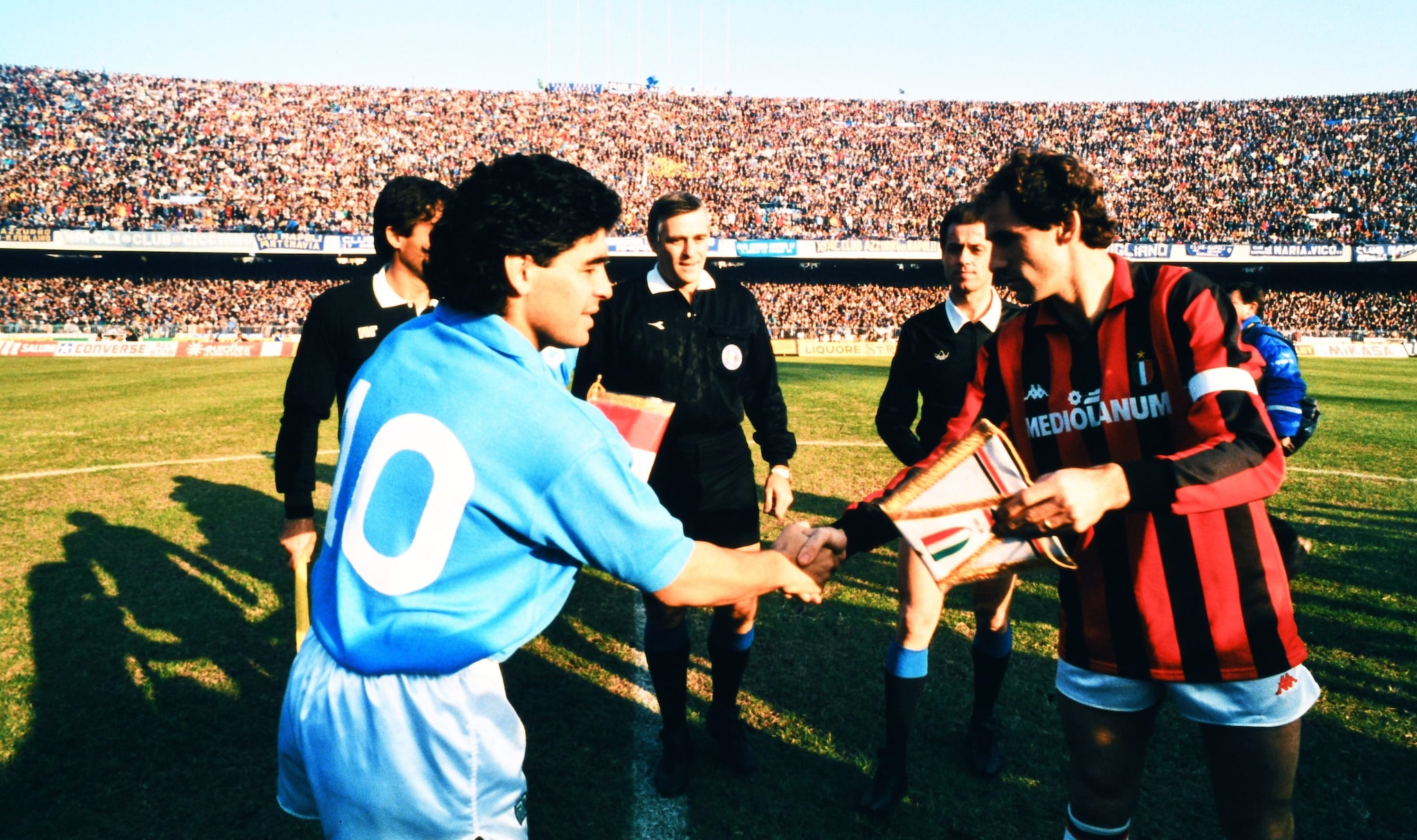 Franco Baresi e Diego Maradona, protagonisti dei duelli tra Milan e Napoli per lo scudetto.
