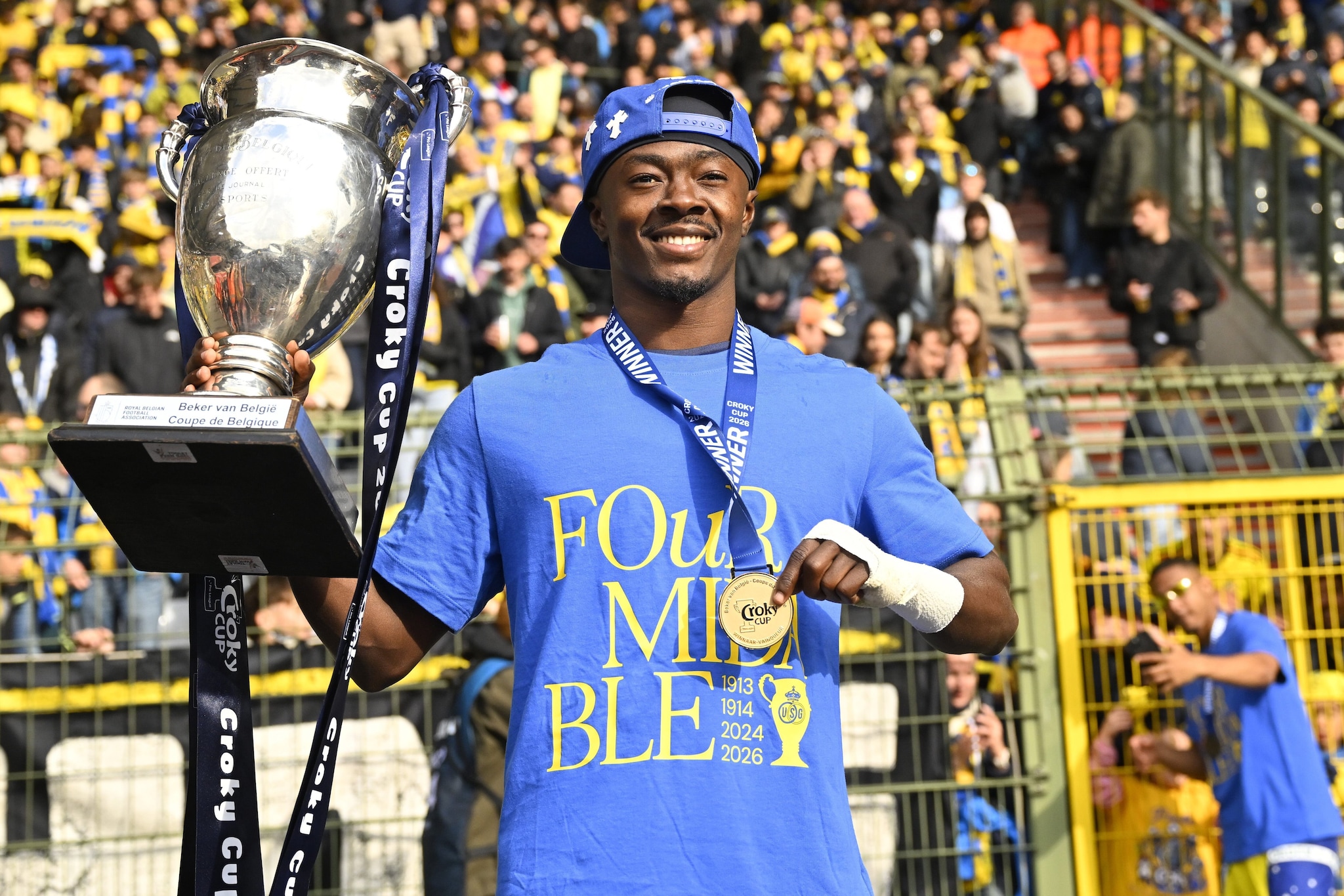 Mohammed Fuseini con la Coppa del Belgio vinta nella scorsa stagione con l'Union Saint–Gilloise, l'anno prima aveva vinto il campionato