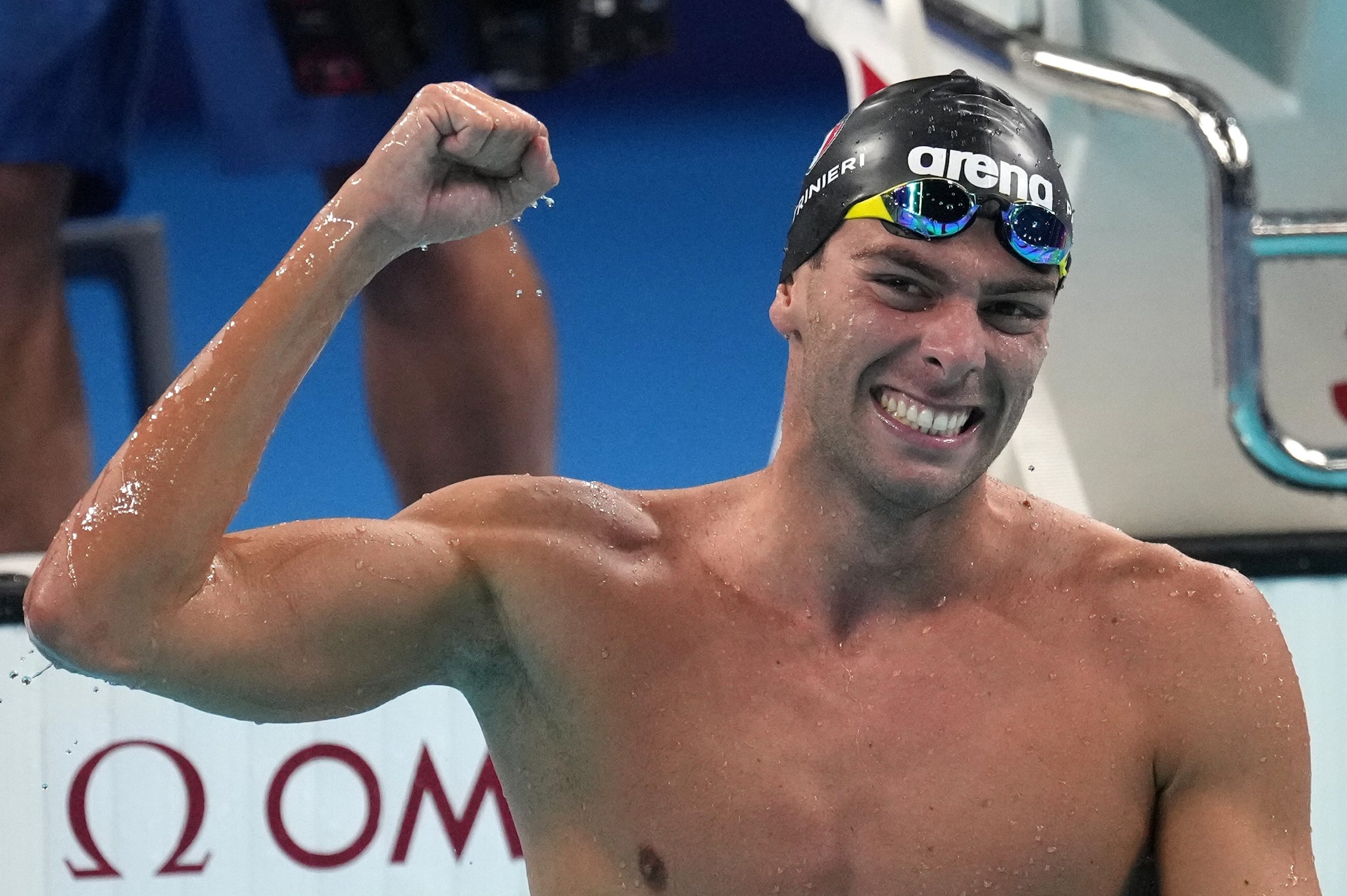 Alle Olimpiadi di Parigi vinse due medaglie in vasca: un argento e un bronzo.