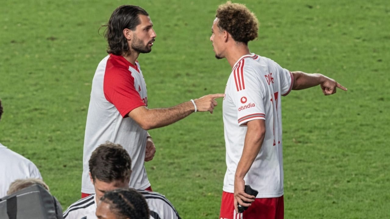 Curtis Jones litiga in campo con Szoboszlai nel Liverpool: "Non posso più restare in questa squadra"