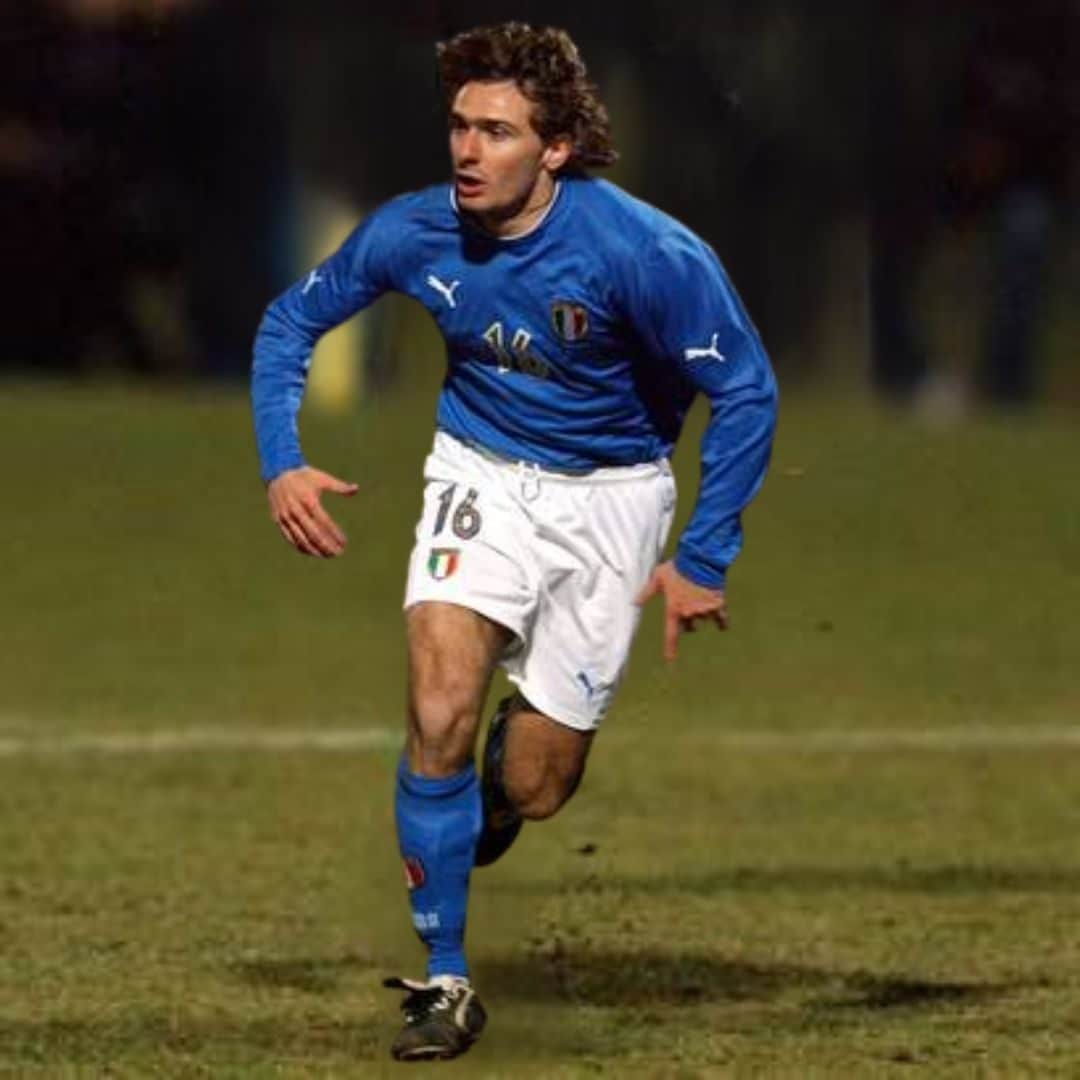 Lavecchia in campo con la maglia dell'Italia.