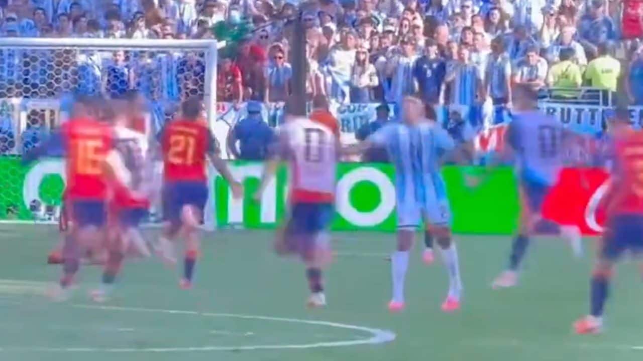 Molina rifila un pugno a Rodri dopo Spagna-Argentina: il gesto che scatena la rissa a fine Mondiali