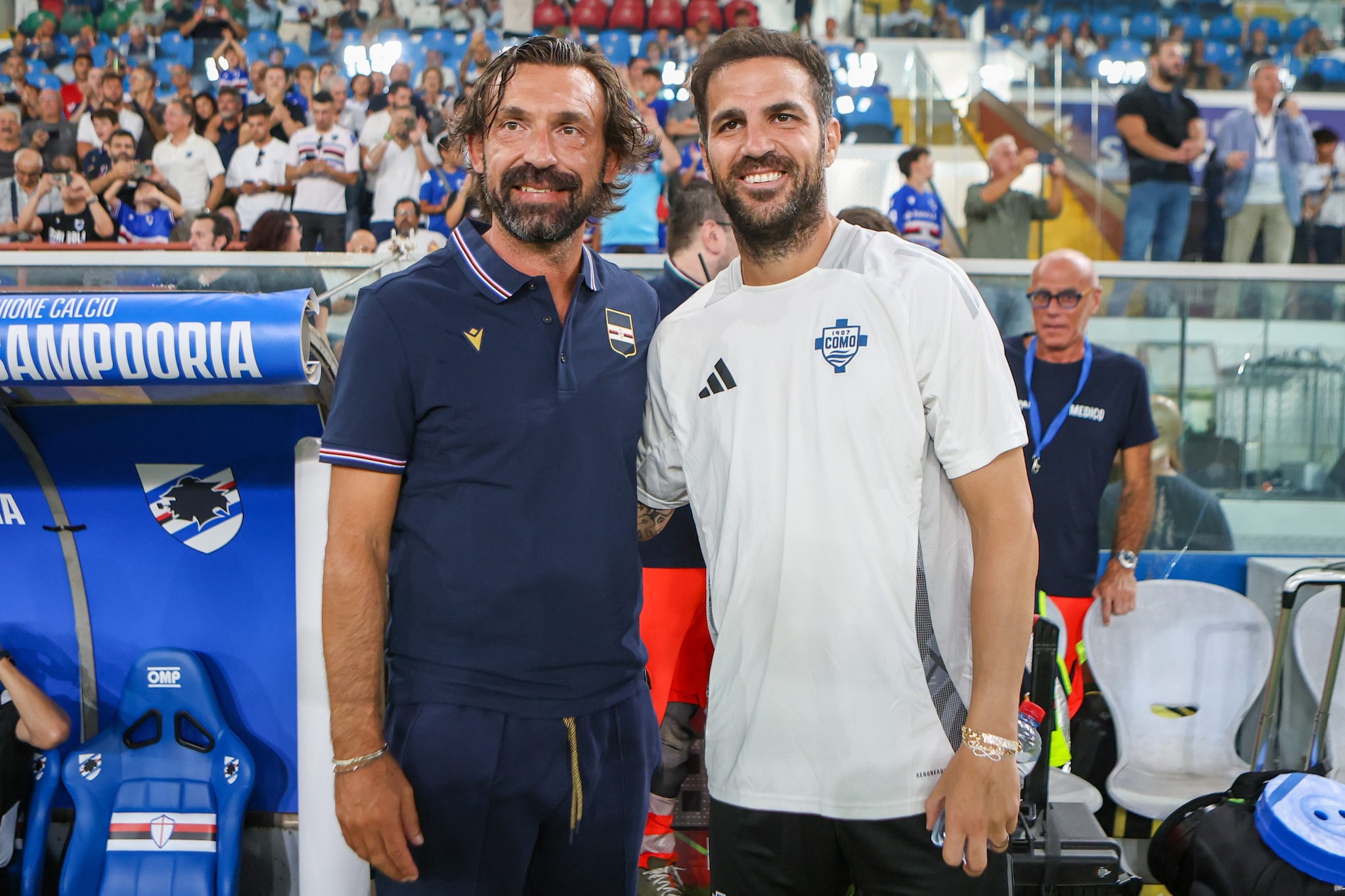 Andrea Pirlo da allenatore della Sampdoria con Cesc Fabregas, due centrocampisti immensi