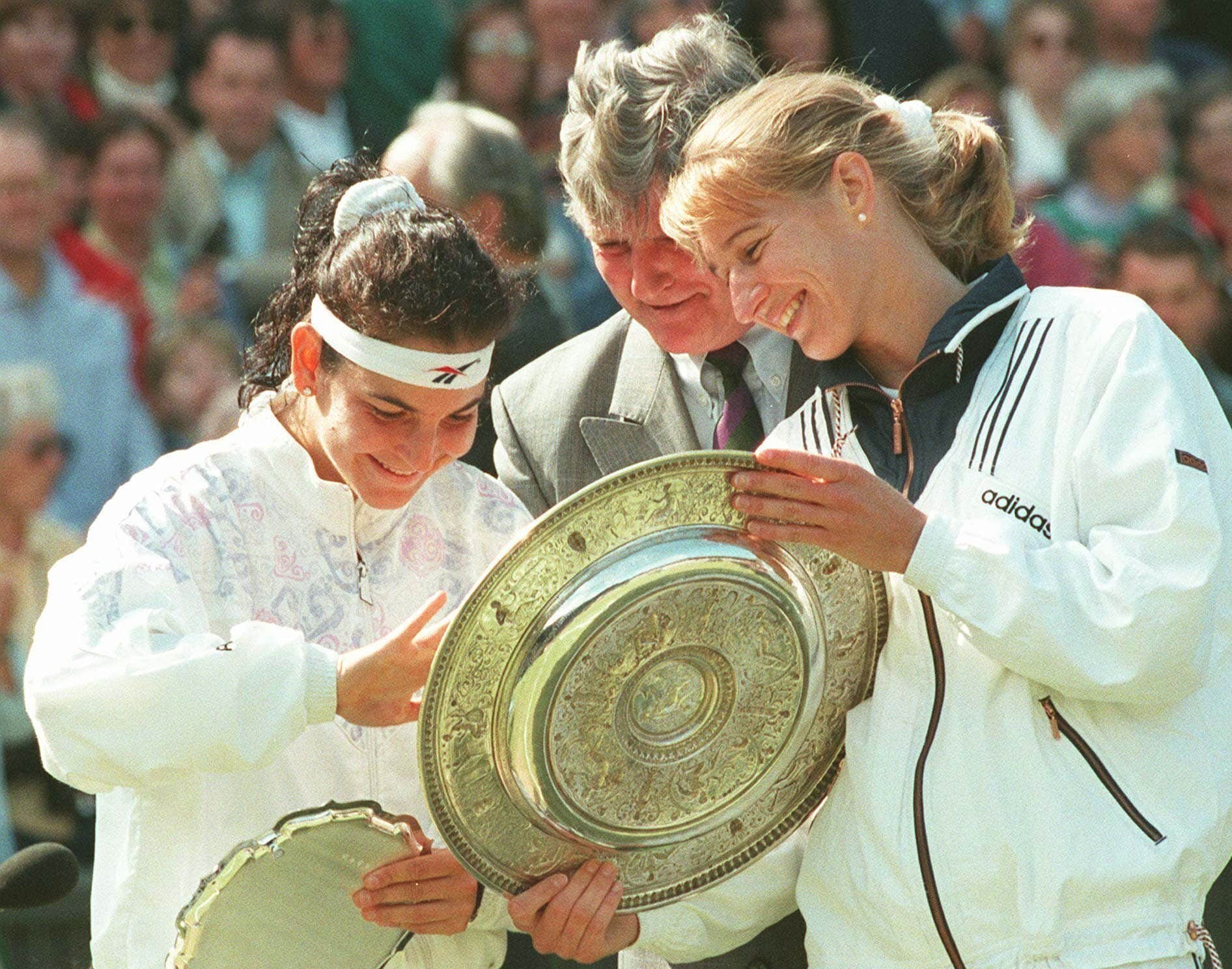 Sanchez in compagnia di Steffi Graf, dopo la finale di Wimbledon del 1996.