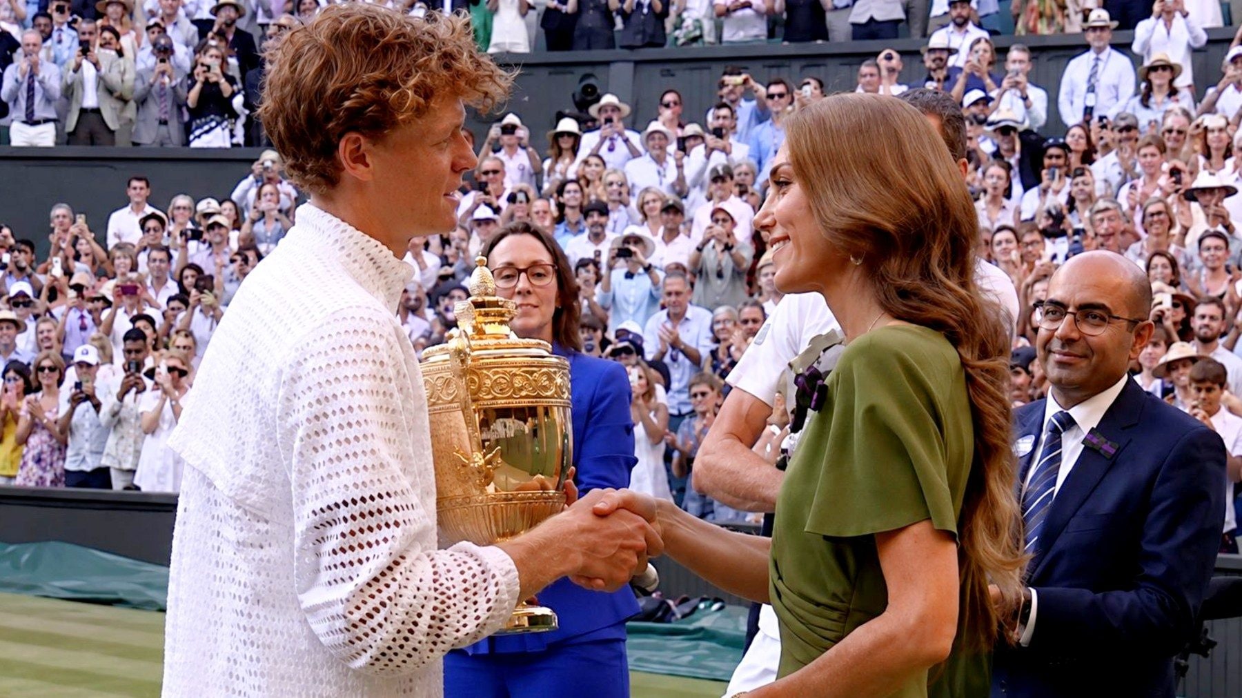 Jannik Sinner stringe la mano alla Principessa Kate ma non infrange il protocollo reale: cosa prevede