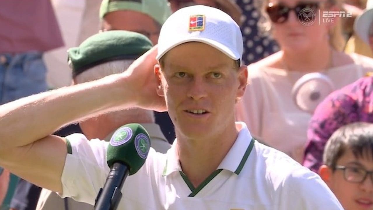 Sinner batte Struff a Wimbledon, poi l'ennesima domanda su Parigi: "Grazie per avermelo ricordato"