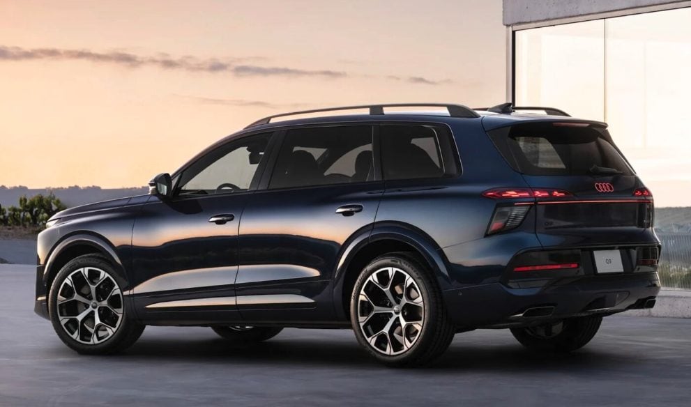 Il SUV Audi Q9 è altamente innovativo: dal tetto panoramico all'apertura elettrica delle porte.