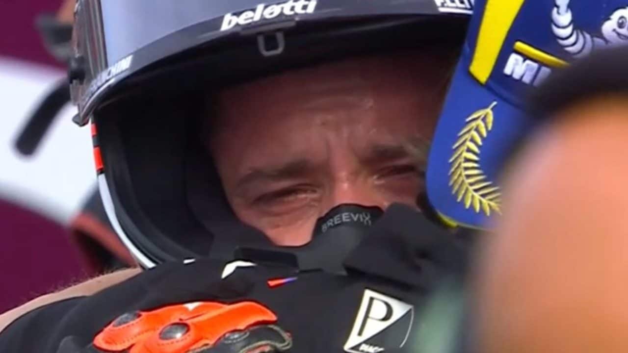 Bezzecchi eroico nella Sprint, un leone a Silverstone e gli fa i complimenti pure Jorge Martin