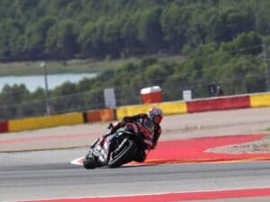 Marco Bezzecchi stabilisce il record nelle pre-qualifiche di Aragon nonostante l'infortunio