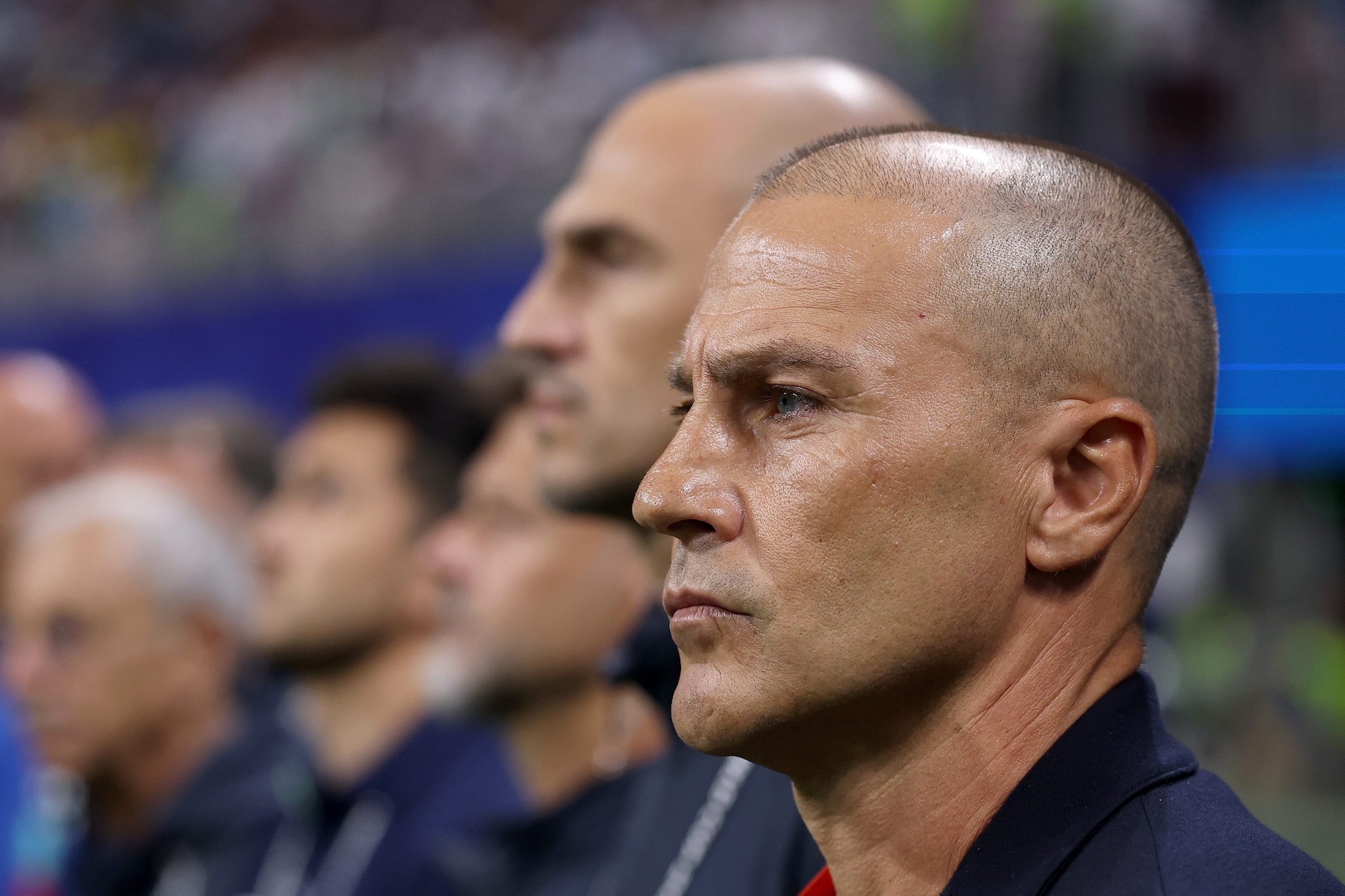 Fabio Cannavaro in panchina per Uzbekistan–Congo ai Mondiali, dietro di lui il fratello Paolo