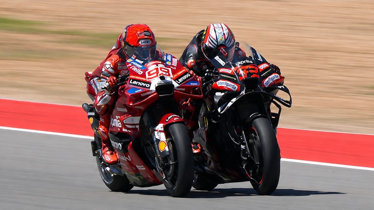 Marc Marquez trionfa ad Aragon dopo lo spalla a spalla con Bezzecchi che finisce terzo. Incubo Bagnaia