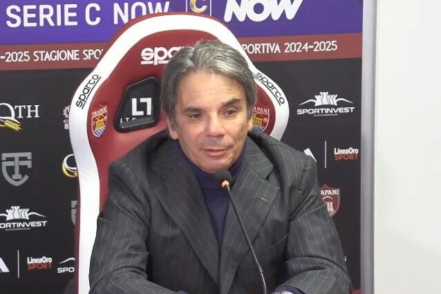 Eziolino Capuano durante la conferenza di presentazione al Trapani
