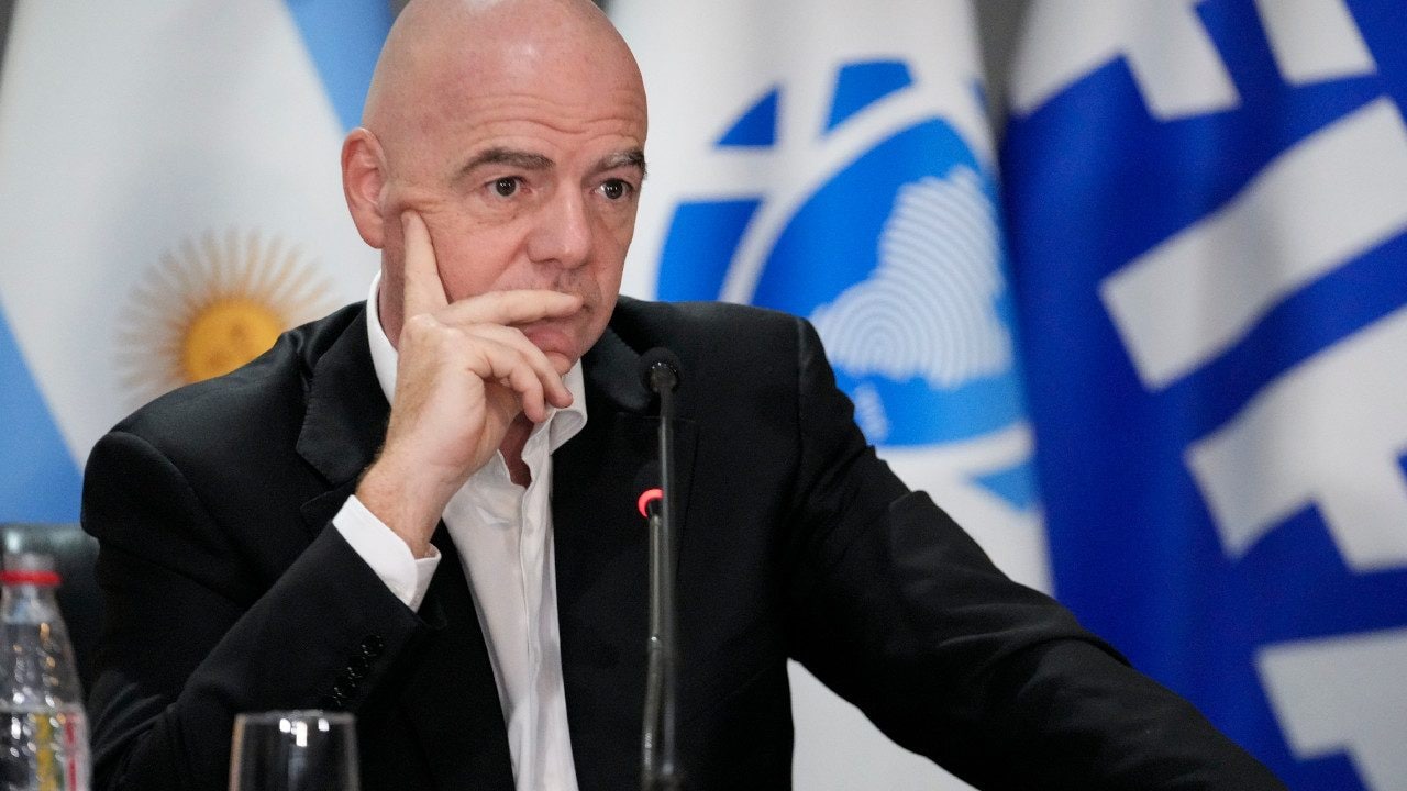 L'ultima picconata a Infantino arriva dai calciatori, la FifPro durissima: "Flagrante abuso di potere"