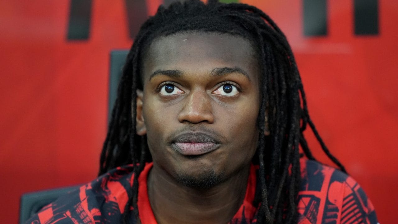 Leao smentisce le voci sulla rottura con Amorim e l'addio al Milan: "Sei tu che stai mentendo"