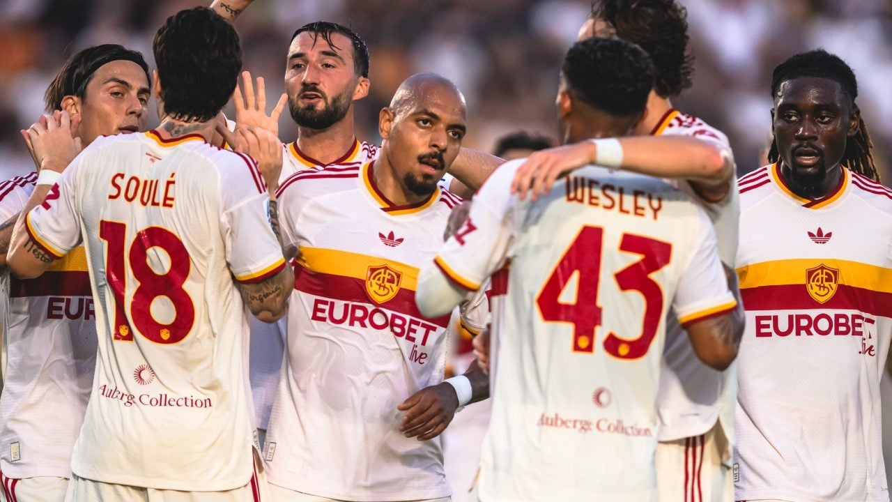 Roma spumeggiante e capolista: vince 4-0 pure con il Lecce, Malen piazza una doppietta