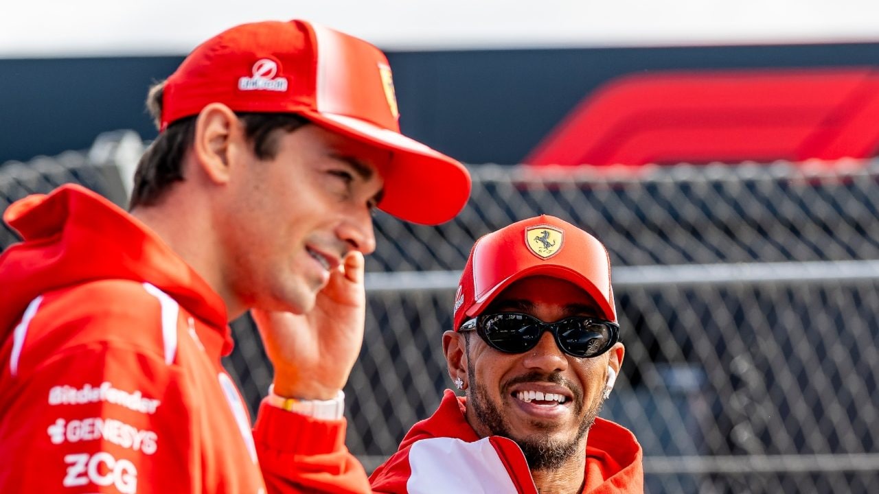 Ferrari, la lotta interna tra Hamilton e Leclerc complica la rimonta: muretto sotto accusa, ora serve chiarezza
