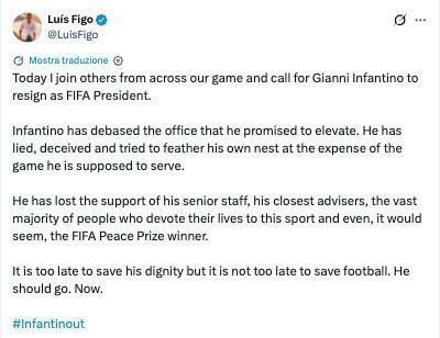 Il post di Luis Figo nel quale chiede le dimissioni di Infantino.