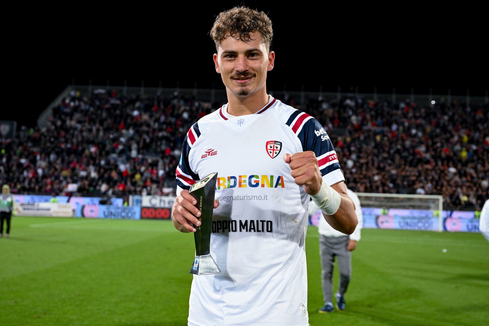 Sebastiano Esposito gioca nel Cagliari dall'agosto del 2025