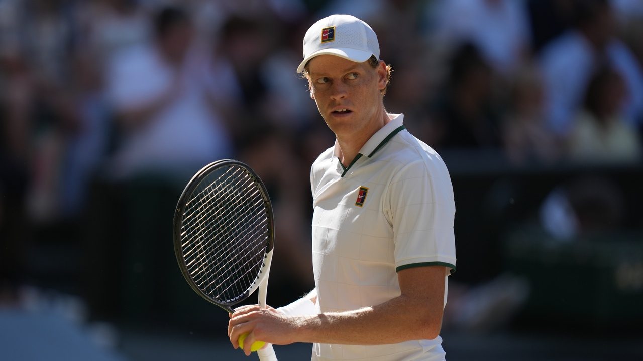Jannik Sinner e il misterioso infortunio al ginocchio, quando si è fatto male davvero verso gli US Open