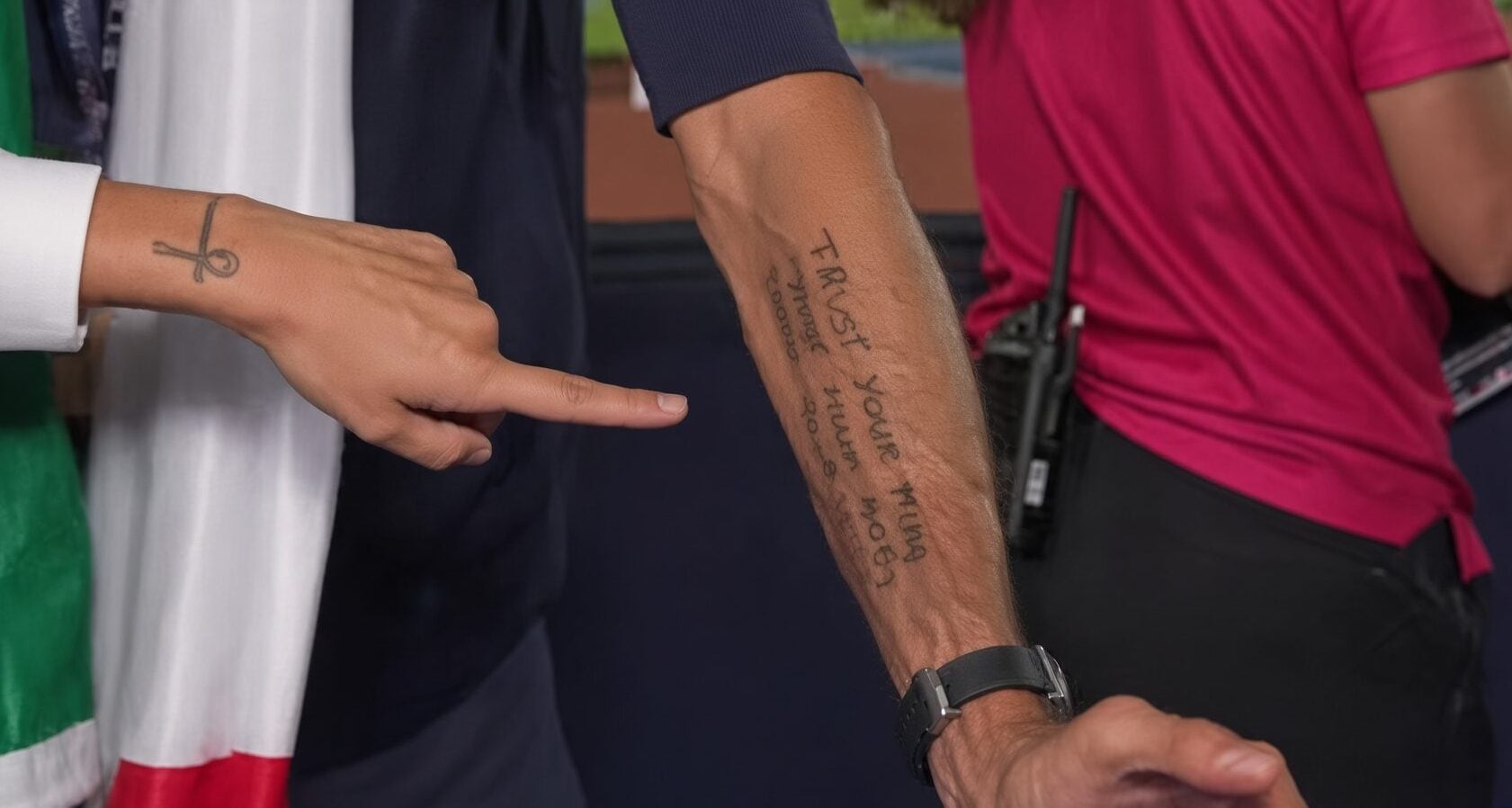 Tamberi mostra le frasi scritte sul braccio dopo l'oro agli Europei: "Me lo sono voluto ricordare"
