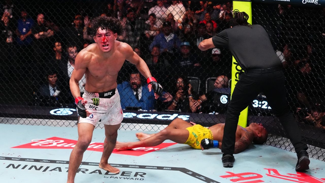 Scene drammatiche in UFC: Raoni Barcelos è inerte al tappeto senza essere stato colpito
