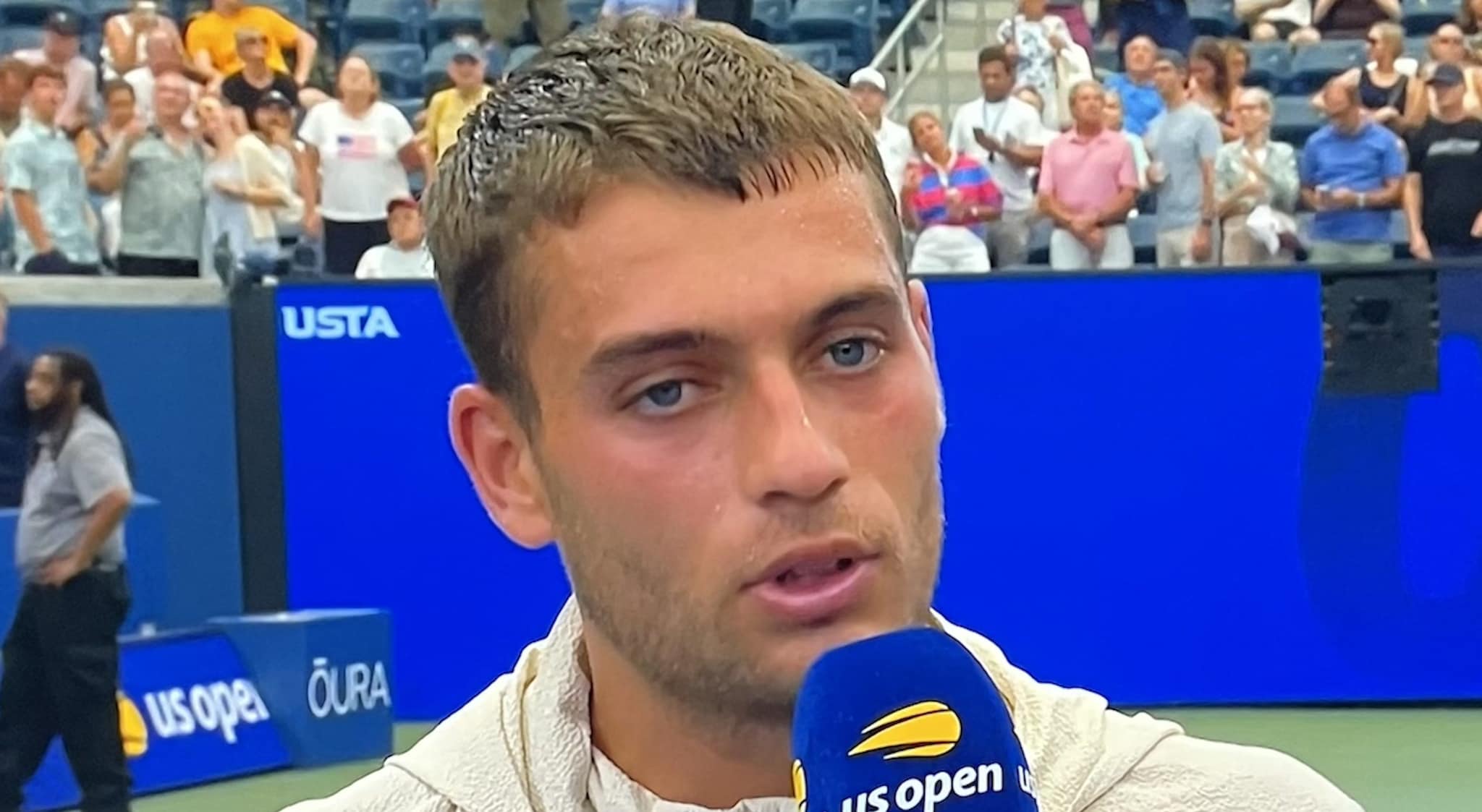 Cobolli rimonta Comesana agli US Open: "Il cambio in bagno ha funzionato. Non dimenticate che sono pazzo"