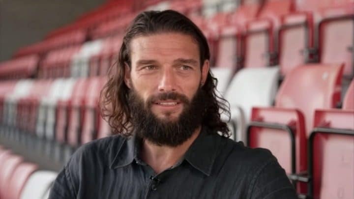 Andy Carroll: "Ho subito una violenza sessuale da un amico famoso. Me lo sono ritrovato nel letto"