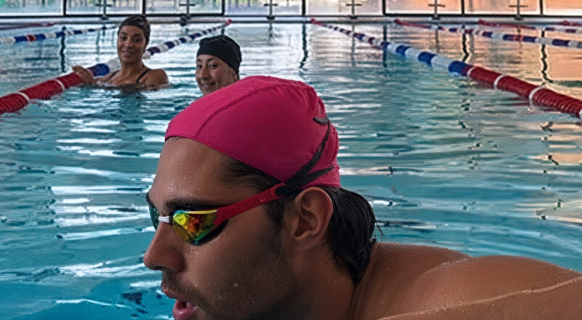 Thomas Ceccon mostra il video di un allenamento: "Le bisnonne dell’acquagym mi perseguitano"