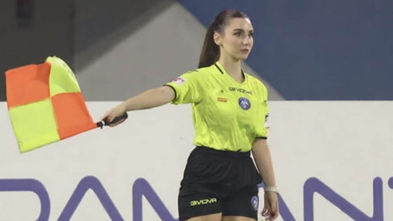 Giuliana Vigile si sfoga dopo i commenti sessisti: “Una foto in costume non cancella 10 anni nel calcio”