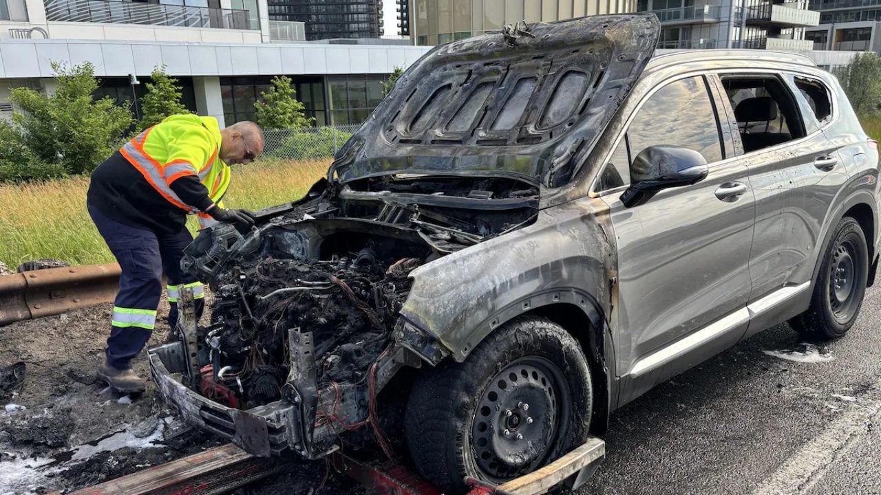 Ritira la sua Hyundai dalla concessionaria, il giorno dopo l'auto esplode 20 secondi dopo che ne era sceso