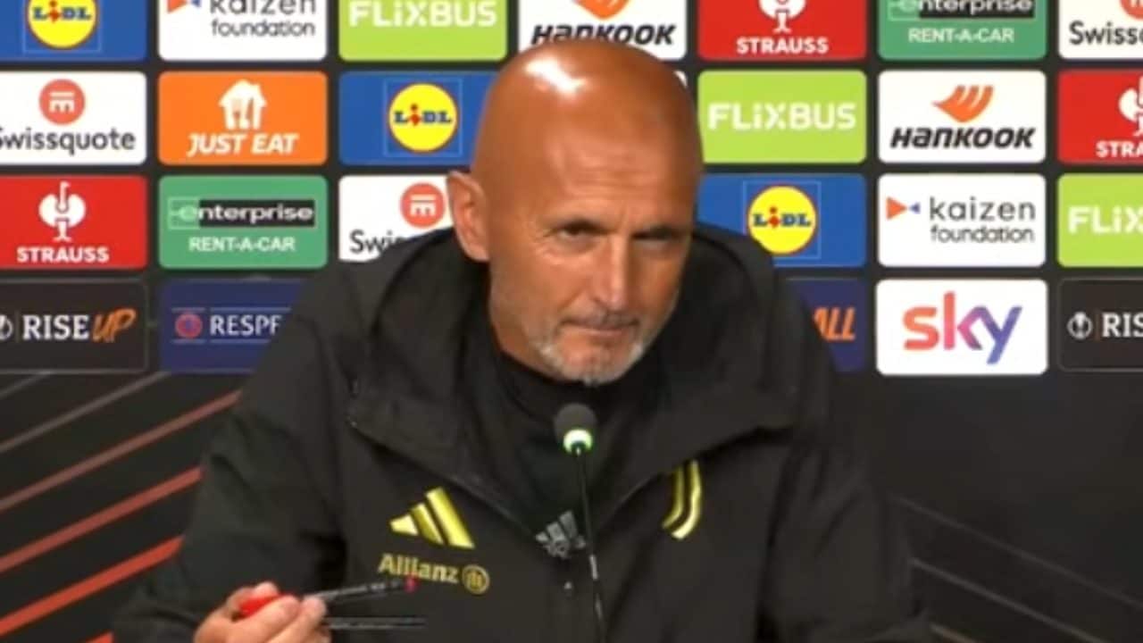 Spalletti sfida un giornalista alla domanda su Conte: "L'ha nominato due volte facendo la sua locandina"