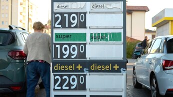 Prezzi di benzina a 1,99 euro e diesel a 2,19 euro al distributore