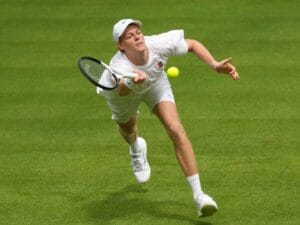 Jannik Sinner salta il torneo di Pechino per problemi fisici