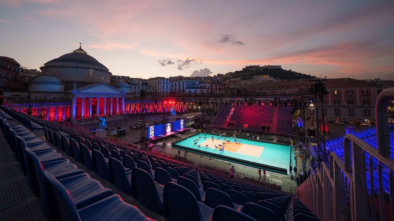 Italia-Svezia in Piazza del Plebiscito, le insidie del volley all'aperto: dal vento alla condensa