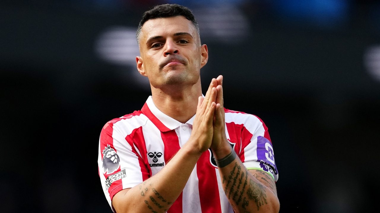 Xhaka condannato per aver acquistato un certificato di vaccinazione anti-Covid falso