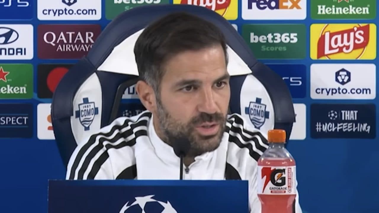 Cesc Fabregas non vuole rispondere e passa il microfono a Nico Paz: "È una domanda brutta e irrispettosa"
