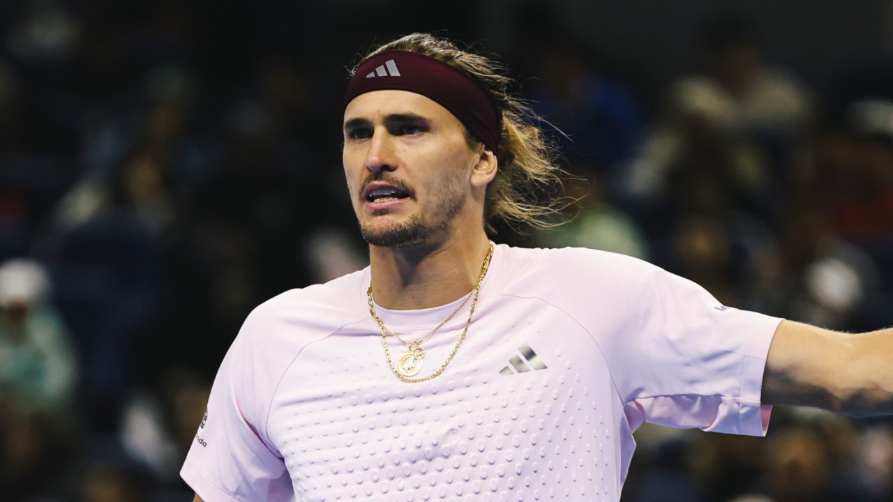 Zverev si squaglia al momento del sorpasso su Sinner, poi trova la solita scusa: "Faceva freddo"