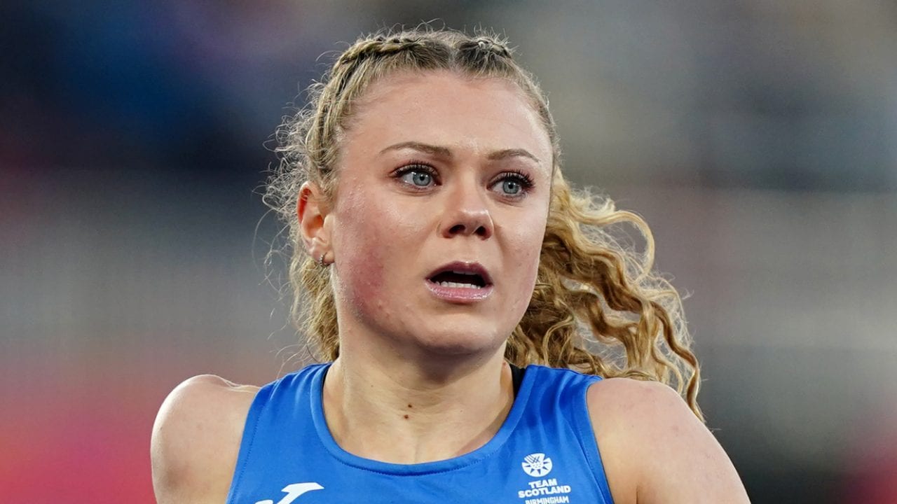 L'olimpionica Beth Dobbin sta 22 ore a letto, si alza solo per andare in bagno e mangiare: "Vita devastata"