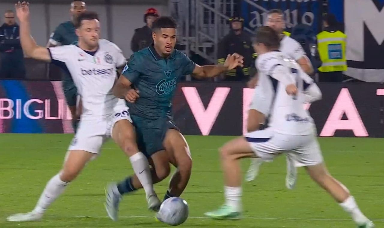 Il gol dato all'Inter contro il Venezia si spiega solo col VAR spento: così non serve