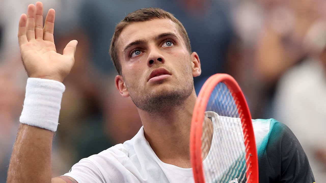 Claudio Pistolesi: "Il caso di Cobolli è il male del tennis. Allenavo Bolelli e mi inviarono una lettera con una bara"