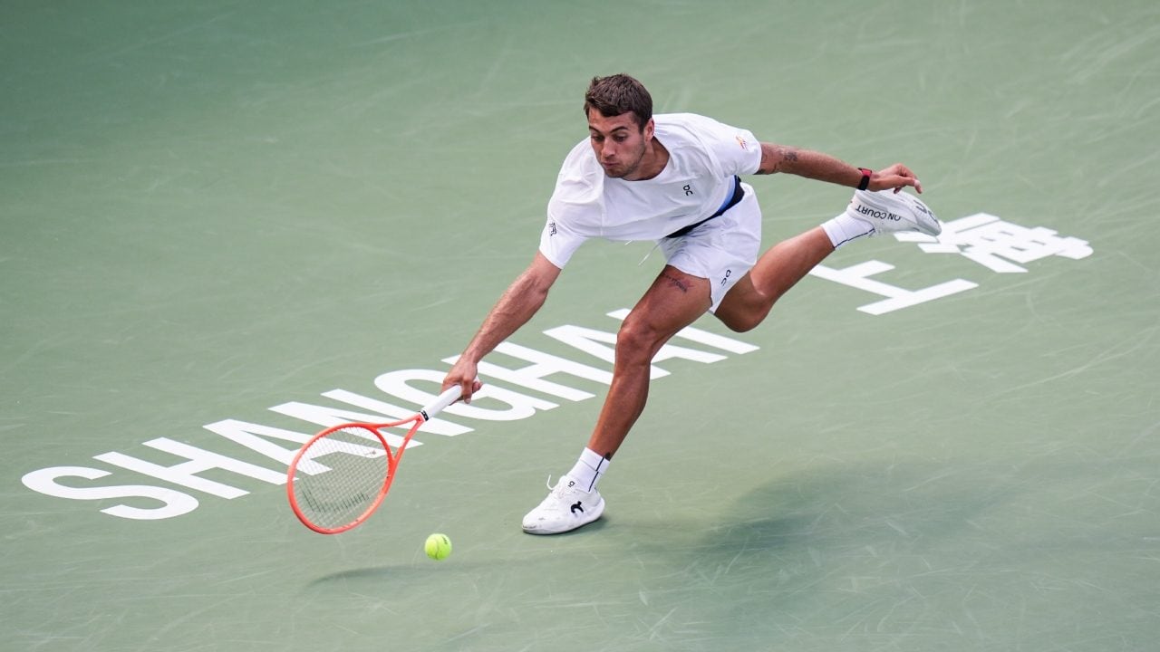 Cobolli eliminato a Shanghai da Mannarino: come cambia la corsa verso le ATP Finals di Torino