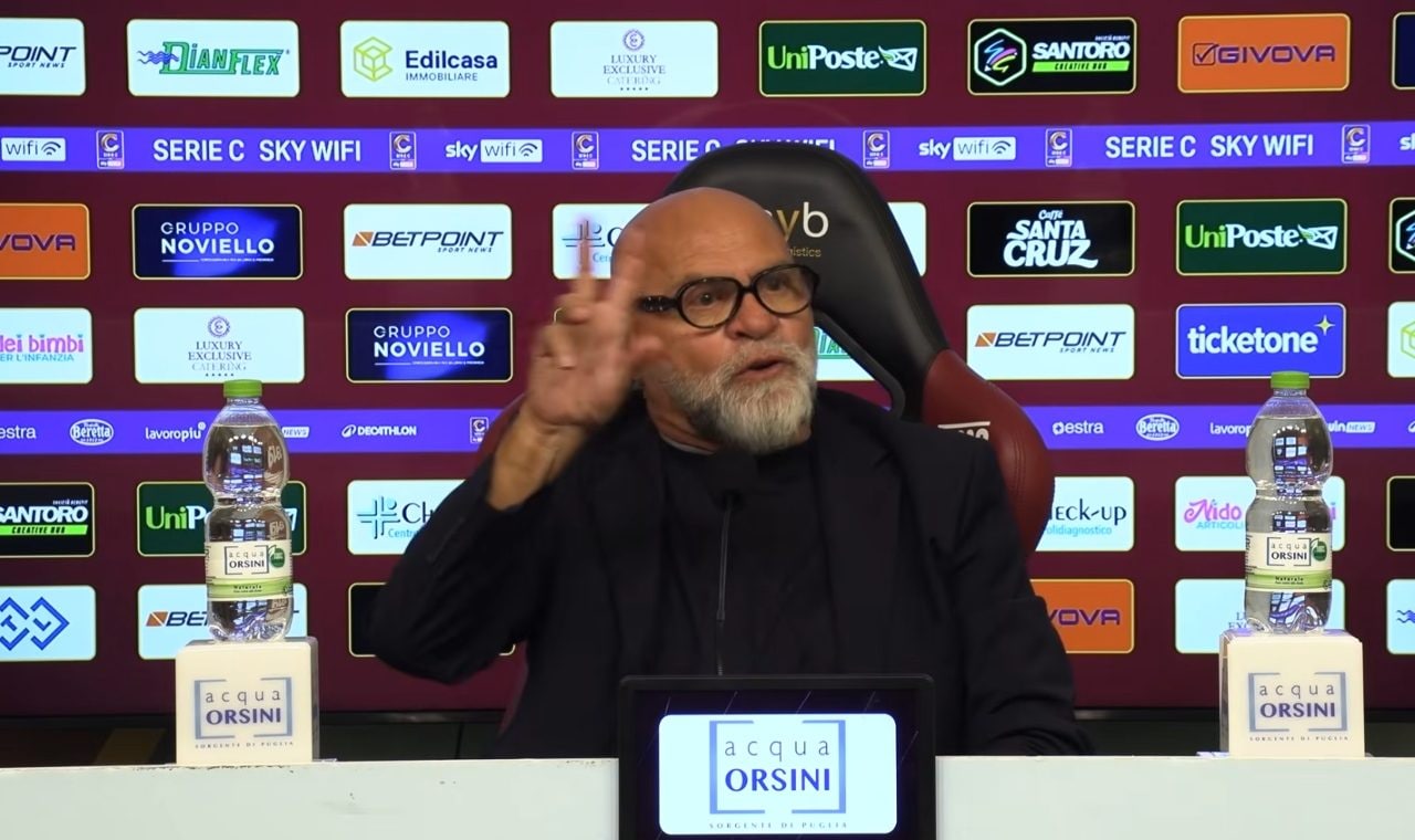 Serse Cosmi perde la calma in conferenza stampa: "Io devo regolare i conti con voi? Spiegami"