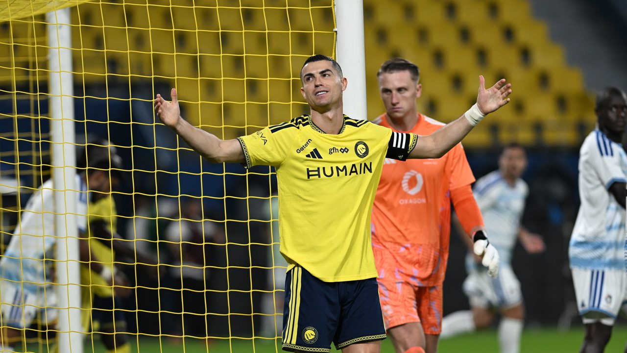Cristiano Ronaldo si divora tutto in dieci minuti: sbaglia un rigore e un gol a porta vuota